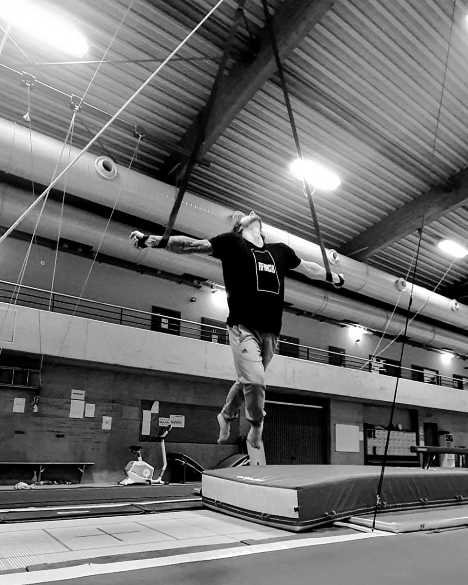 JEREMY WILLI - AERIAL STRAPS