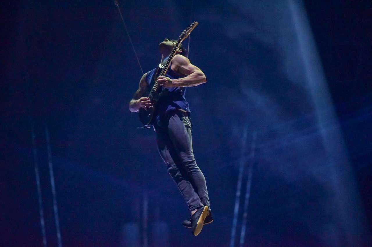 JEREMY WILLI - FLYING GUITAR SOLO